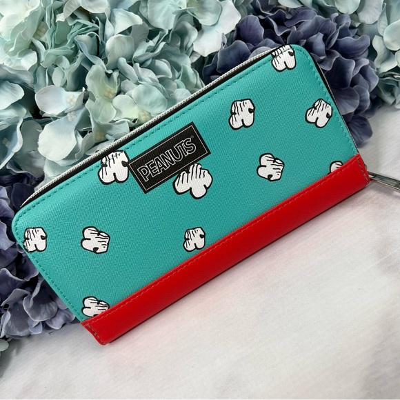 Peanuts Snoopy in Flight Clutch Wallet - Picture 10 of 14